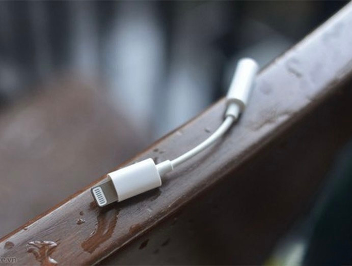 جک تبدیل Lightning به Aux