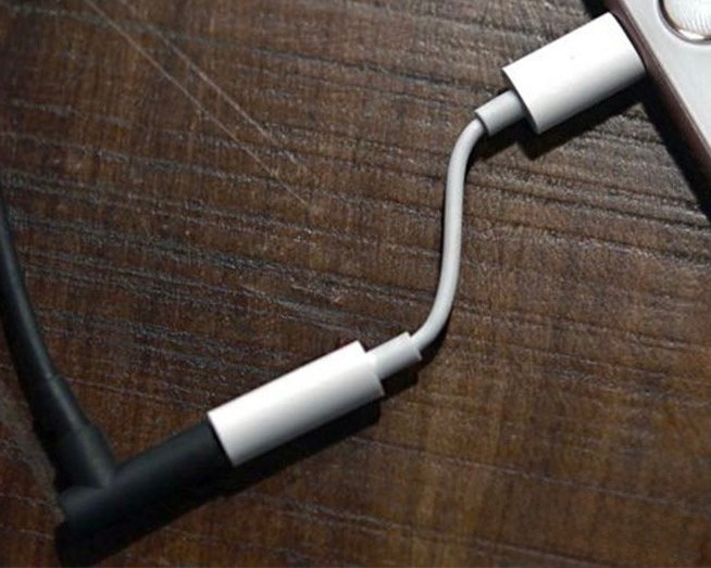 جک تبدیل Lightning به Aux